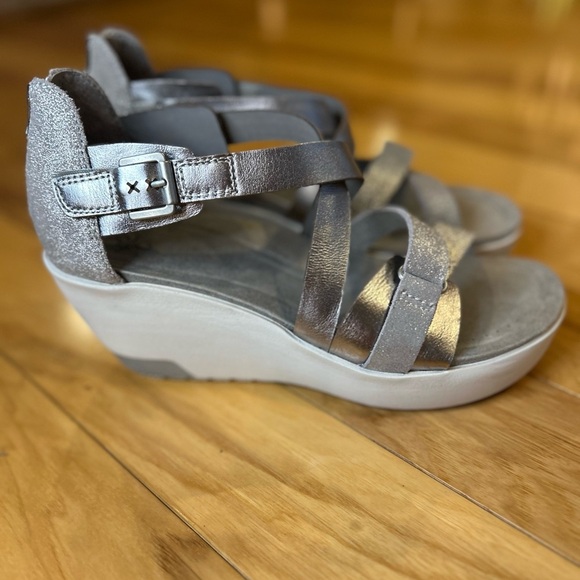 OTBT Teresa Leather Women's Silver Pewter Wedge Sandals - Picture 4 of 11